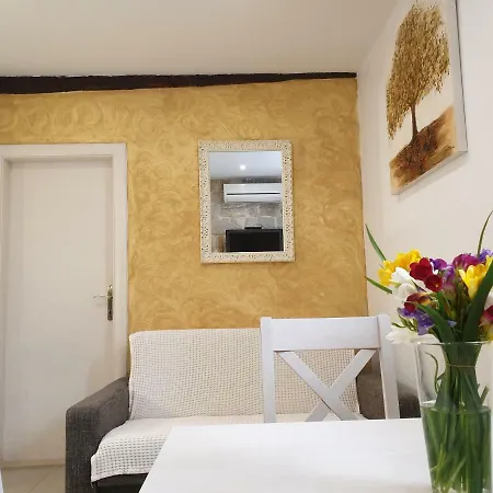 Franky Apartment Split
